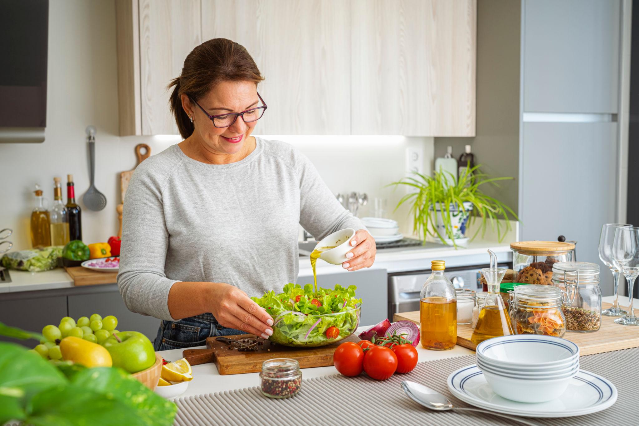 mujer cocinando1